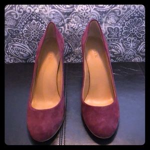 SJ. Crew High Heel, closed toe pumps, block heel